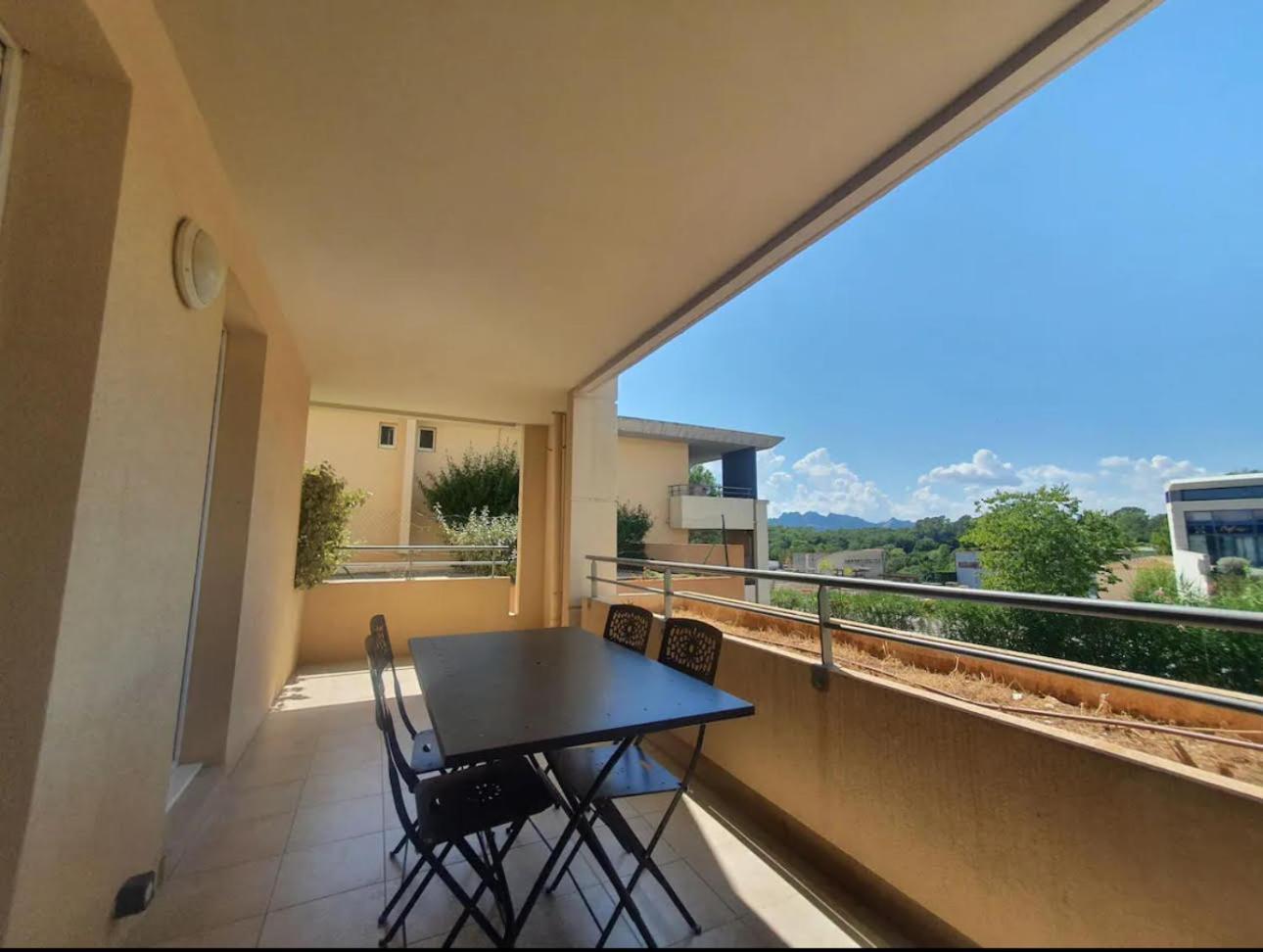 Location D'Un Superbe Appartement Avec Piscine Roquebrune-sur Argens Exterior foto