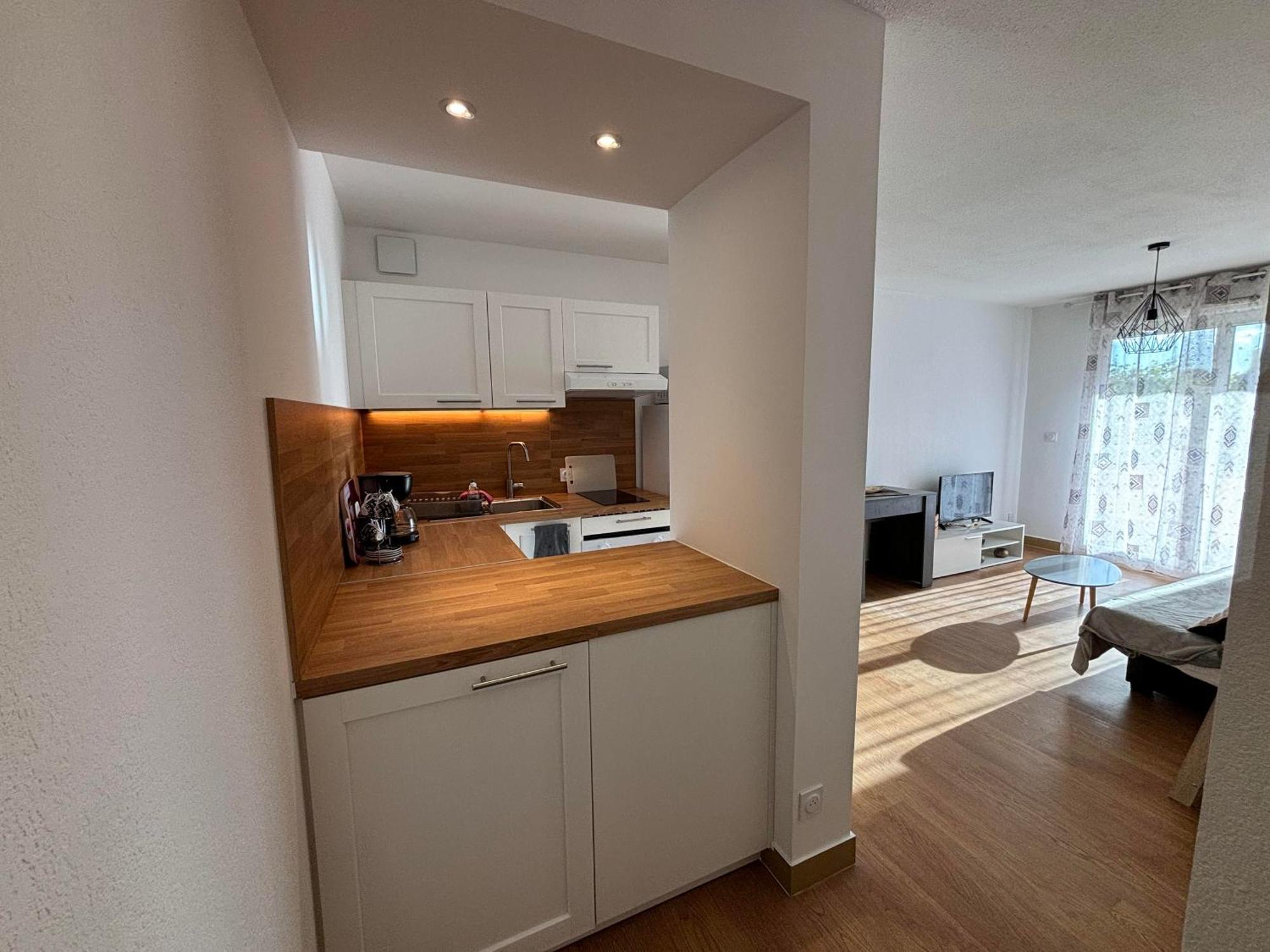 Location D'Un Superbe Appartement Avec Piscine Roquebrune-sur Argens Exterior foto